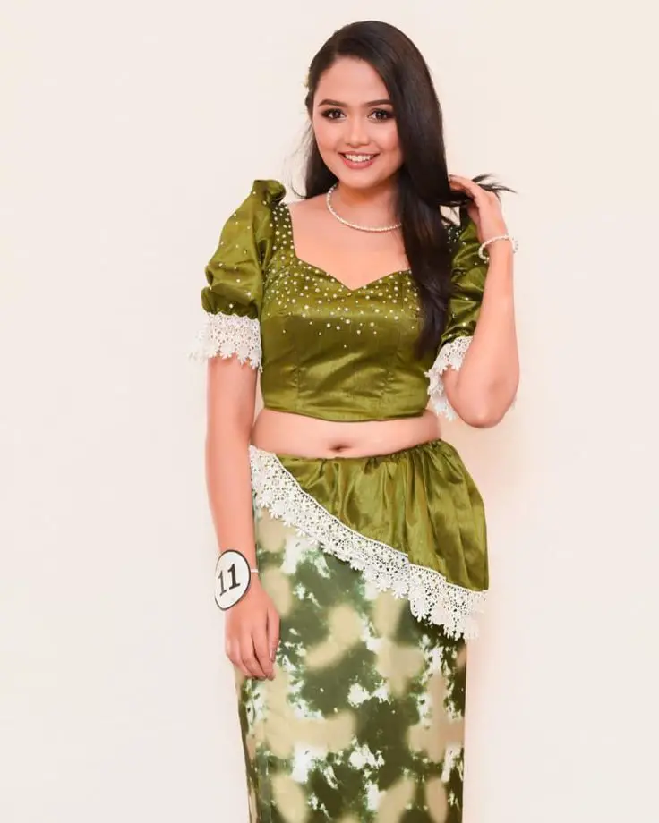 Sinhala Actress Kavihari Haputhanthri