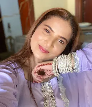 Urdu Singer Saima Mumtaz