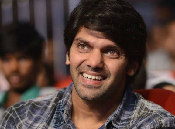 Arya Locked In A Problem! Seeks A Girlfriend!