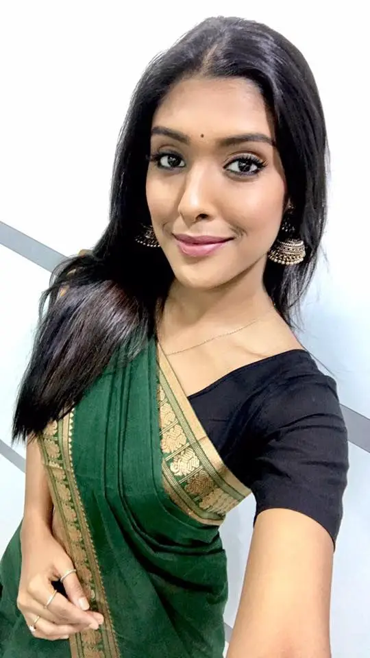 Bigil Movie Actress Gayathri Reddy Beautiful Images Tamil Gallery