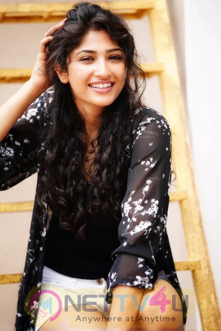 Actress Roshni Prakash Latest Pretty Pics Telugu Gallery