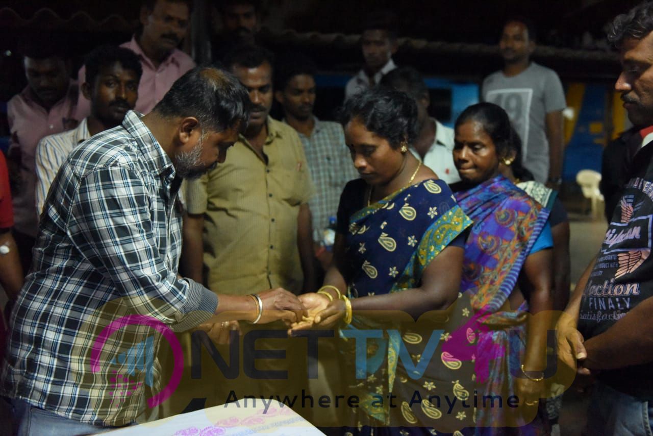 Vishal & Lingusamy Golden Surprises Sandakozhi 2 Crew Members On Farewell Day  Tamil Gallery