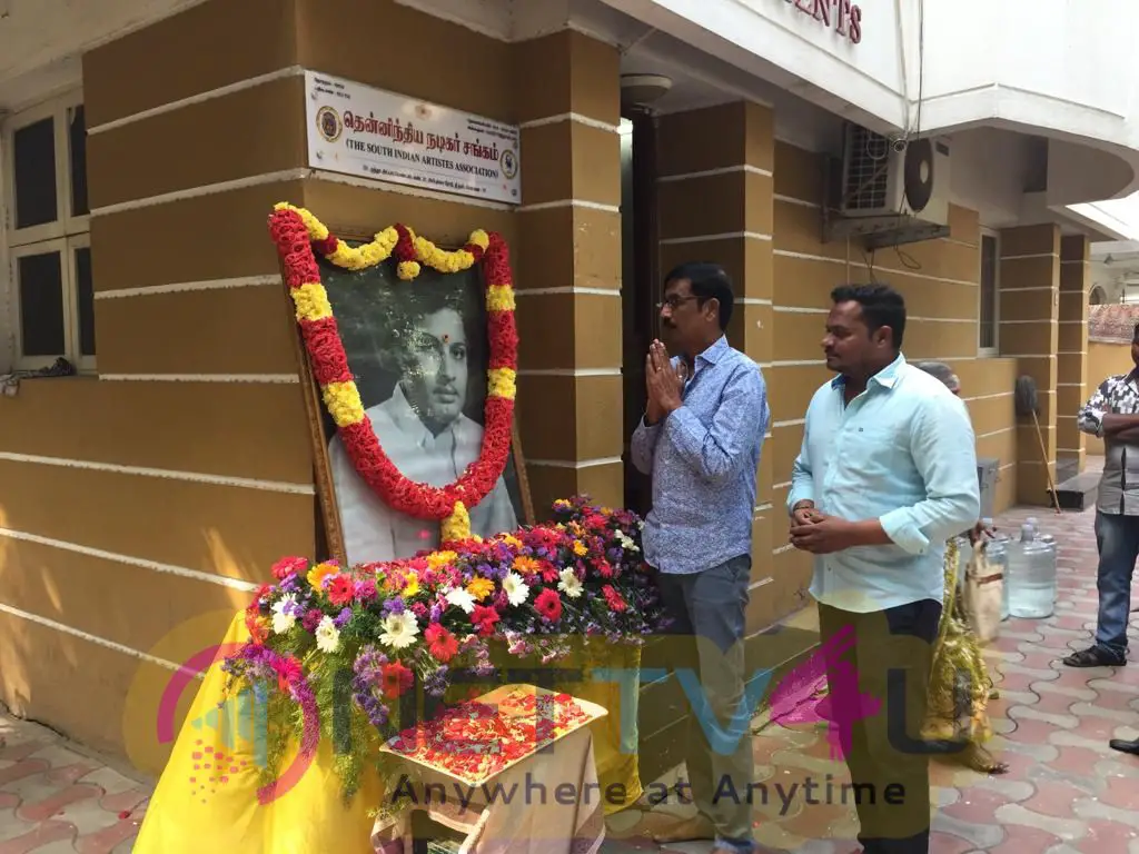 Actor Manobala Respect To MGR At MGR 31st Death Anniversary Pics Tamil Gallery