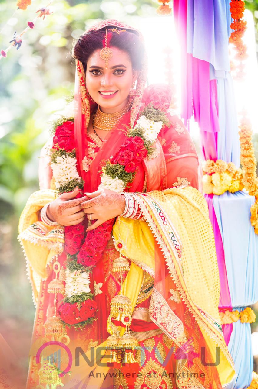 Actress Ishara Nair - Sahil Wedding Images  Tamil Gallery