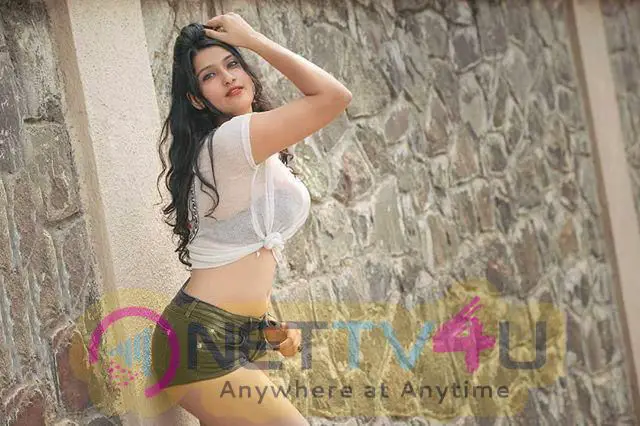 Actress Divya Saurabh Kedar Hot & Sexy Images Hindi Gallery