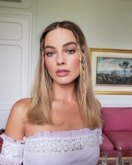 Actress Margot Robbie Attracvtive Images English Gallery