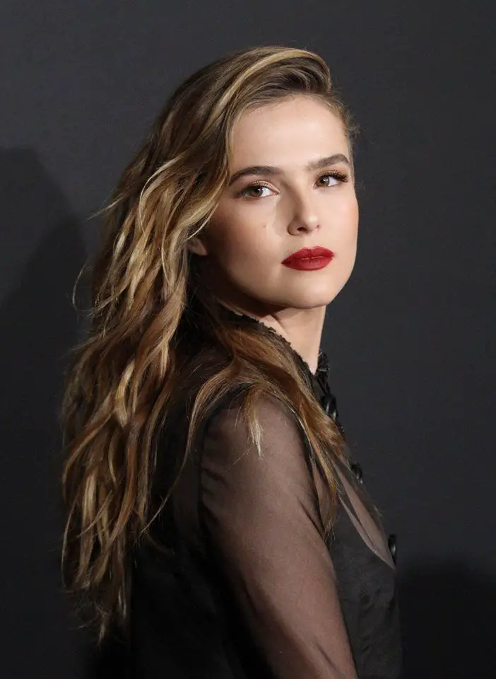 Actress Zoey Deutch Lovely Images English Gallery