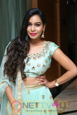 Actress Sanjana Anne Lovely Pics Telugu Gallery