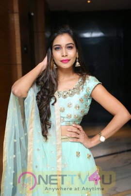 Actress Sanjana Anne Lovely Pics Telugu Gallery