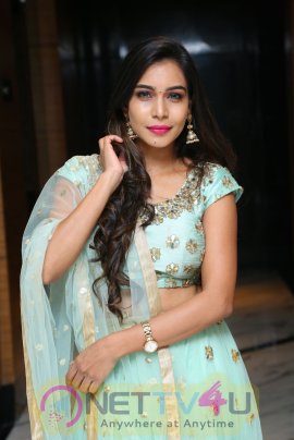 Actress Sanjana Anne Lovely Pics Telugu Gallery