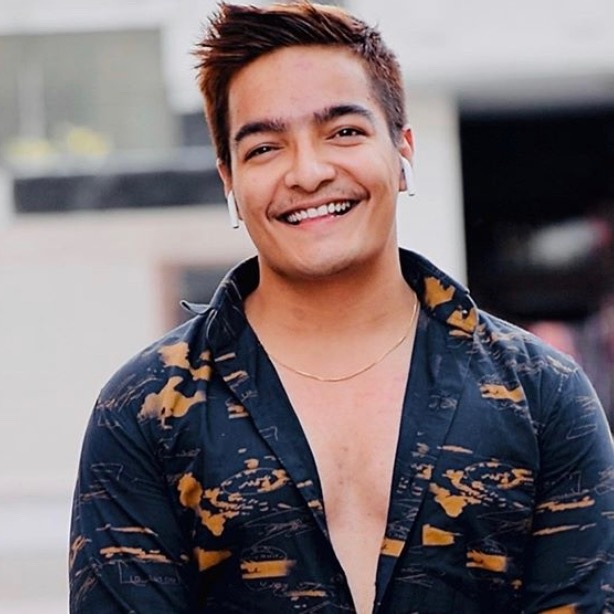 Hindi Youtuber Aashiv Midha