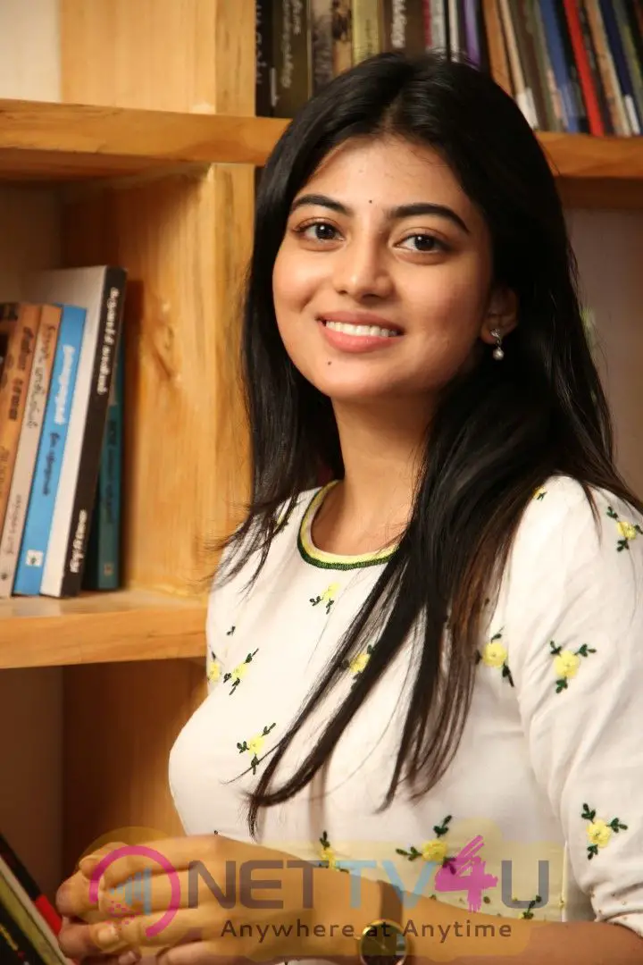 Actress Anandhi Exclusive Interview Pics Tamil Gallery