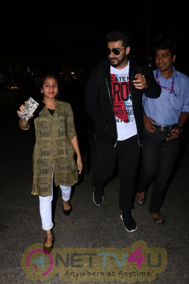  Images Of Arjun Kapoor Spotted At The Airport Hindi Gallery