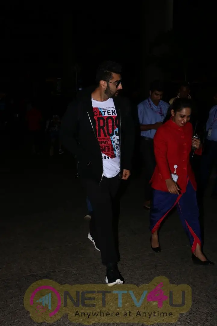  Images Of Arjun Kapoor Spotted At The Airport Hindi Gallery