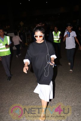 Kajol Devgan Spotted At Airport Pics Hindi Gallery