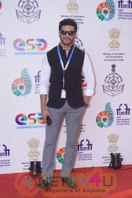 Sharad Kelkar With Wife At IFFI 2017 Pics