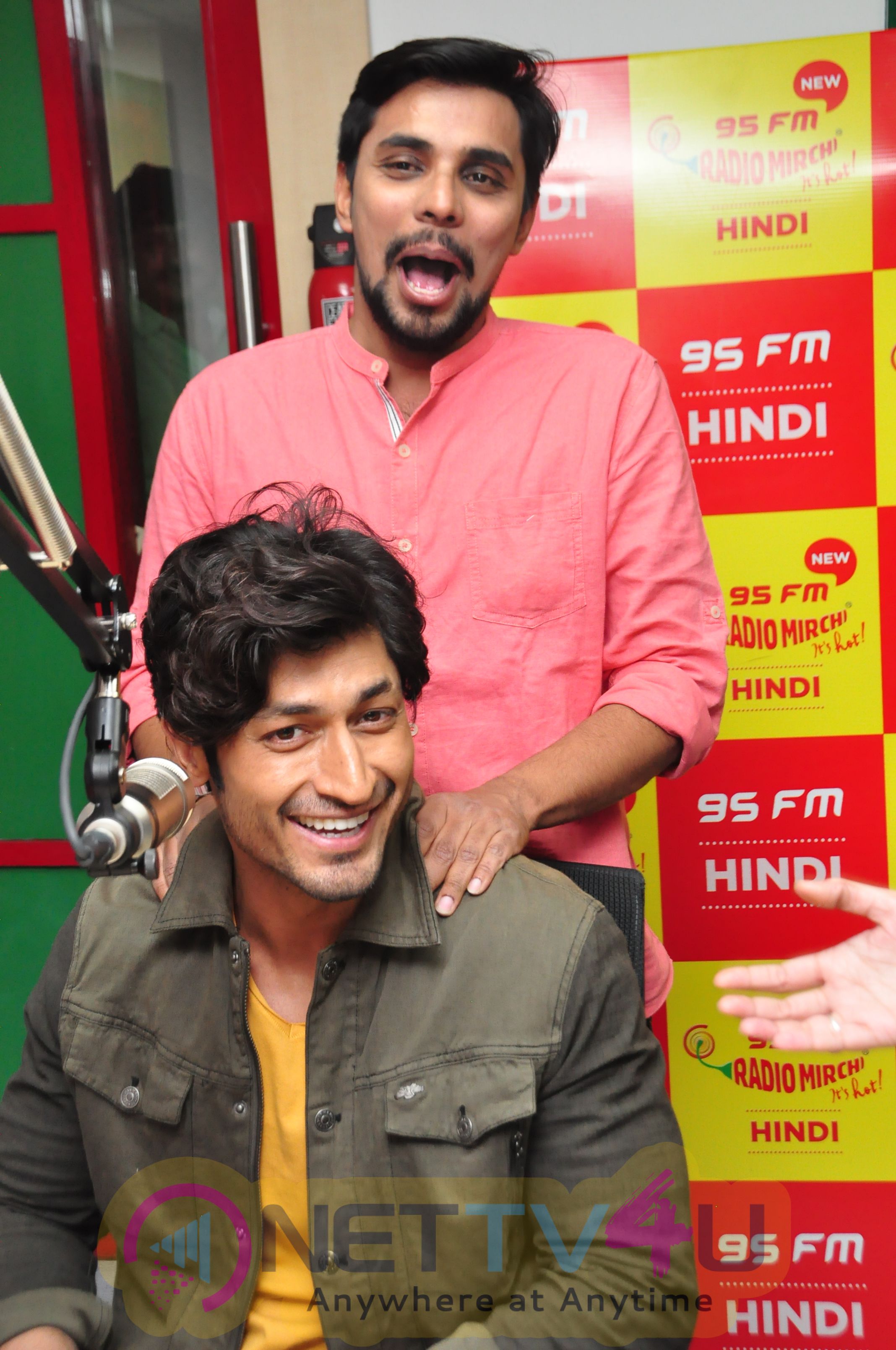 Team Commando 2 At Radio Mirchi 95 In Hyderabad Studio | 459715 | Movie  Press Meet Pics | Latest Event Images & Stills