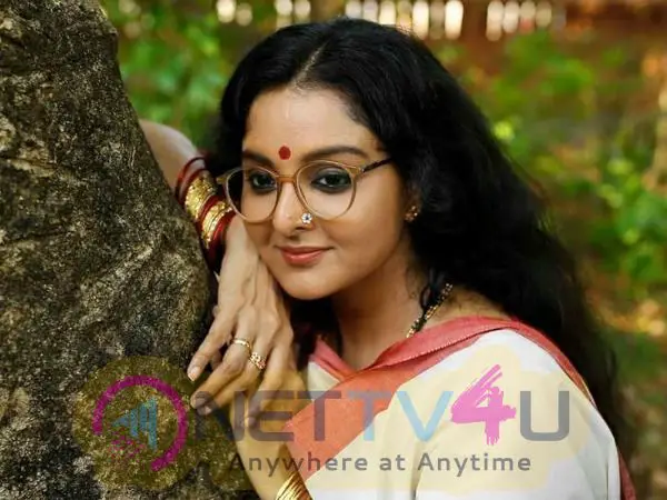 Actress Manju Warrier Charming Stills Malayalam Gallery