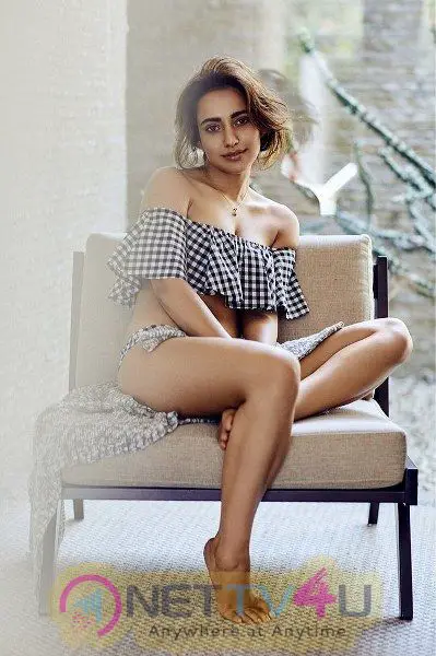 Actress Neha Sharma Hot And Sexy Pics  Telugu Gallery