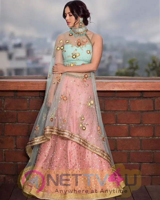 Actress Sana Khan Lovely Pics Hindi Gallery