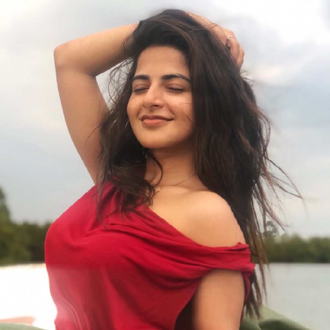 Actress Iswarya Menon  Pretty Stills Tamil Gallery