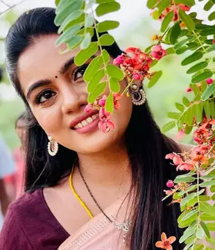 Telugu Tv Actress Vandana Gollu