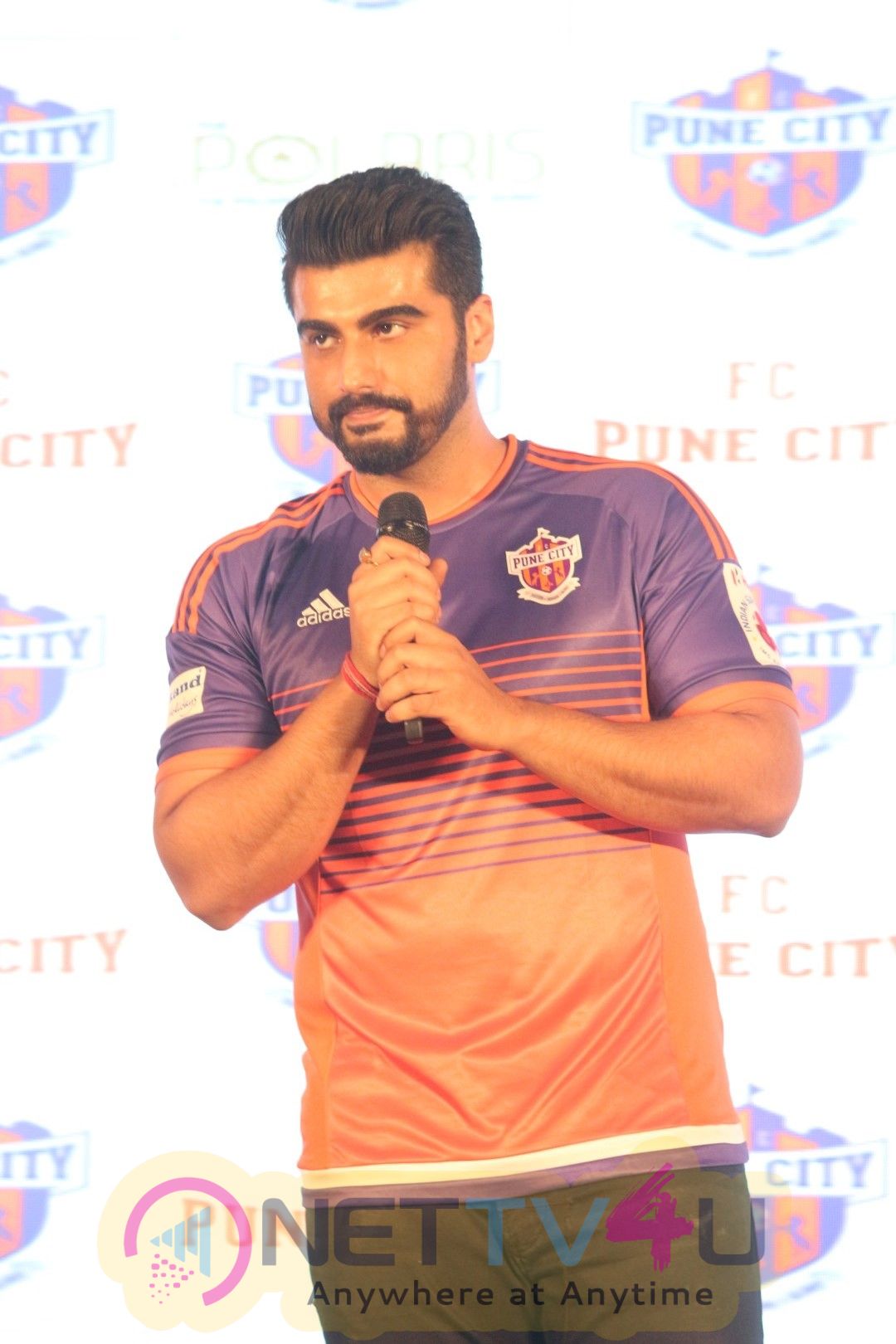 Unveiling The New Face Of Fc Pune City Arjun Kapoor Photos Hindi Gallery
