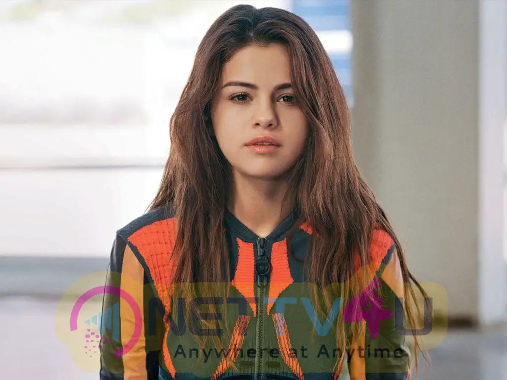 Actress Selena Gomez Cute Pics Hindi Gallery