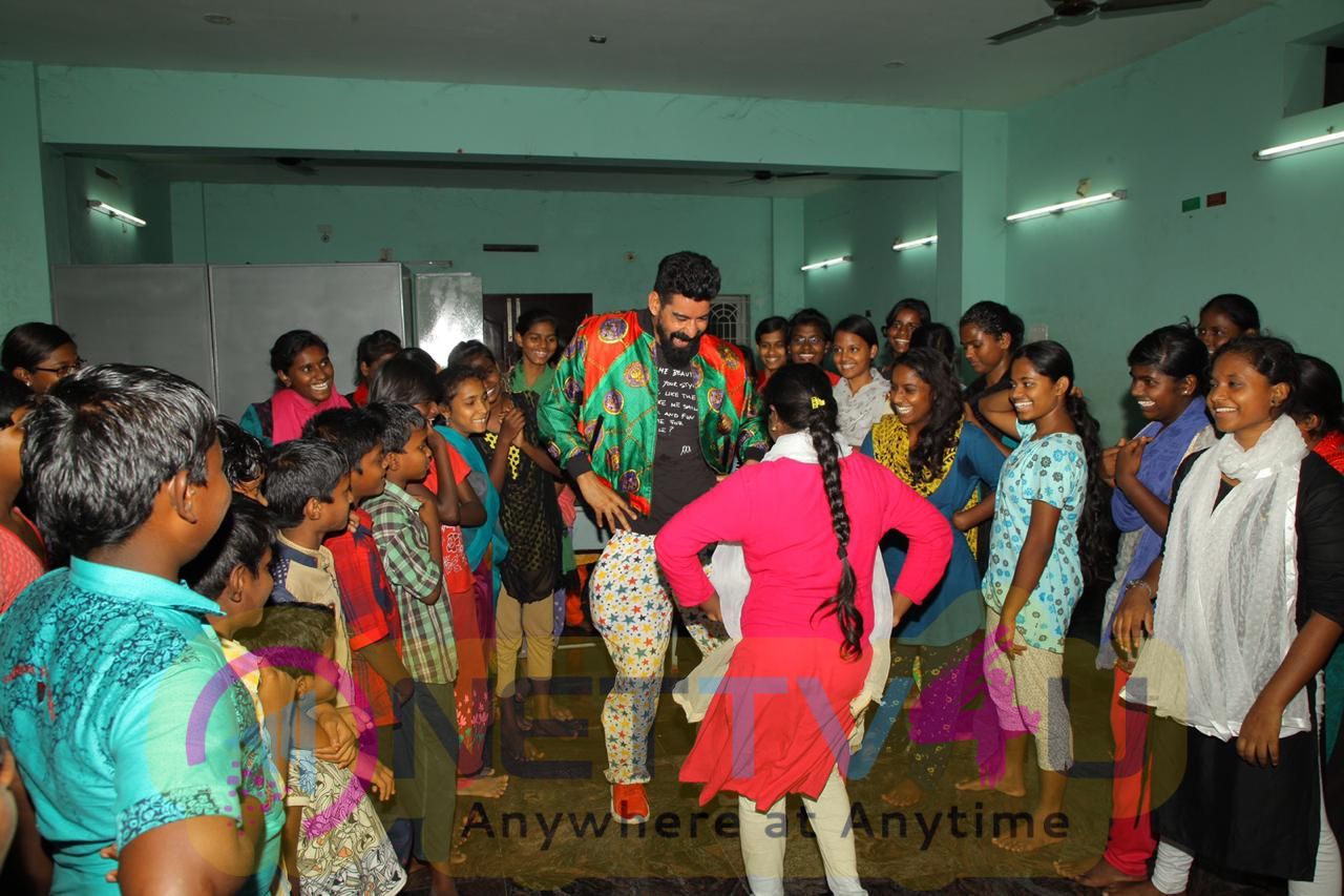 Actor Kabir Duhan Singh Celebrated This Christmas With Childrens Tamil Gallery