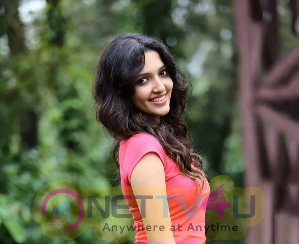 Actress Neha Shetty Lovely Pics Telugu Gallery