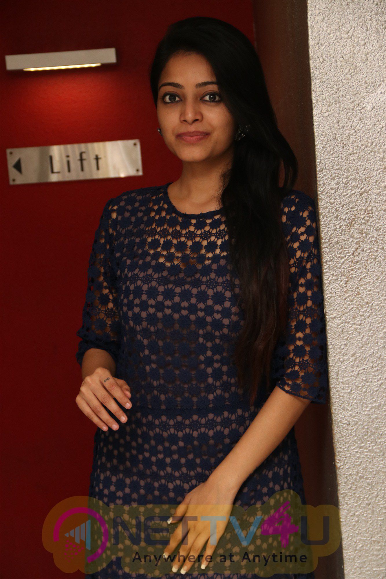 Latest Stills Of Actress Janani Iyer   Tamil Gallery