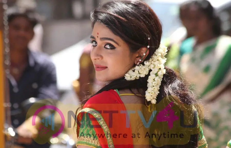 Actress Malavika Wales Attractive Photos Tamil Gallery