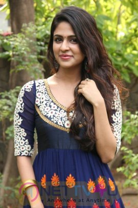 Actress Malavika Wales Attractive Photos Tamil Gallery