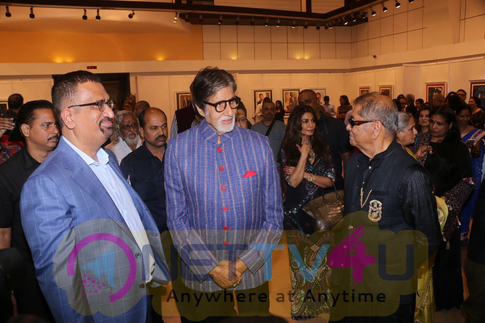 Amitabh Bachchan At Opening Preview Of Dilip De's Art Exhibition Photos Hindi Gallery