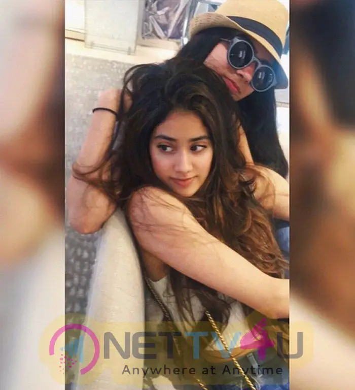 Jhanvi Kapoor Romantic Photos Hindi Gallery