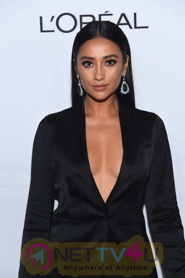 Shay Mitchell Showed Off Her Sultry Side Hot Photos English Gallery