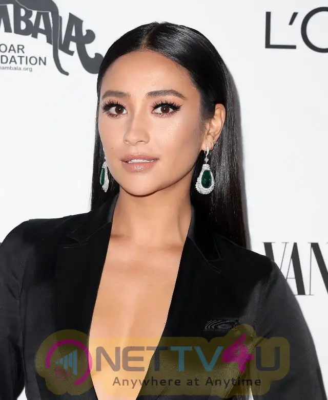 Shay Mitchell Showed Off Her Sultry Side Hot Photos English Gallery