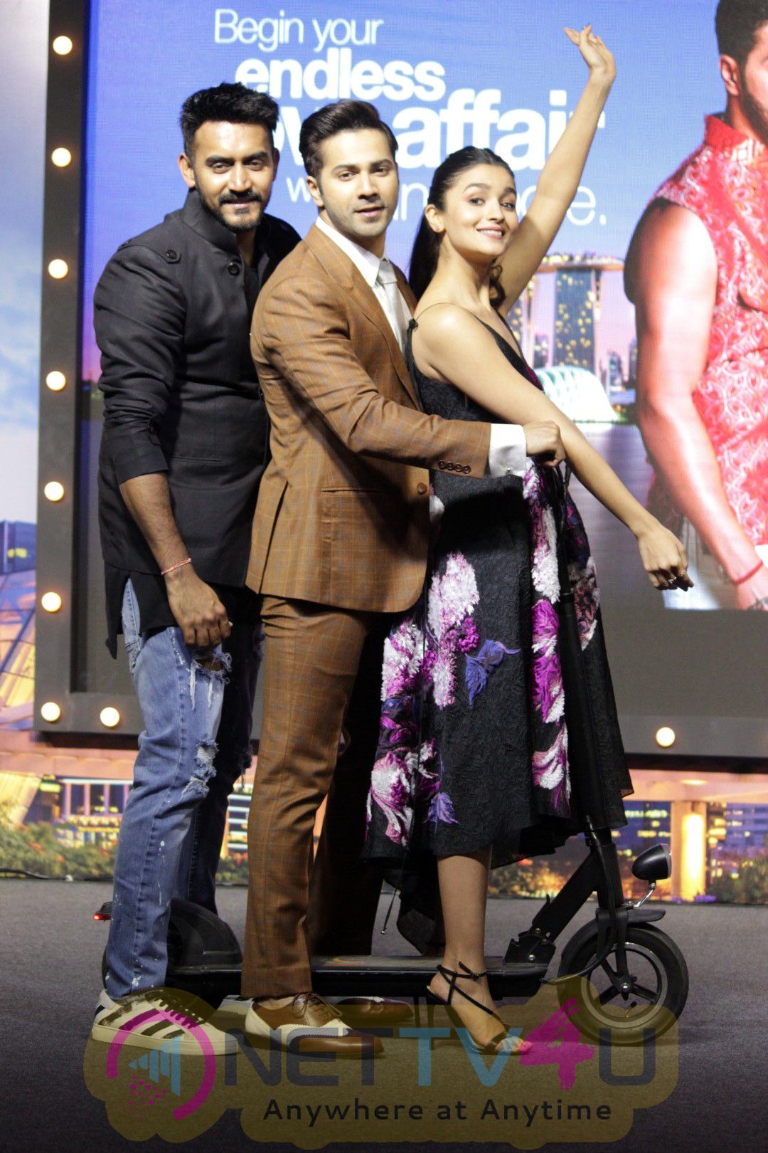 Singapore Tourism Host PC With Badrinath Ki Dulhania Team Excellent Stills Hindi Gallery