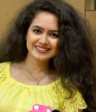 Hindi Movie Actress Bhagyashree Nhalve