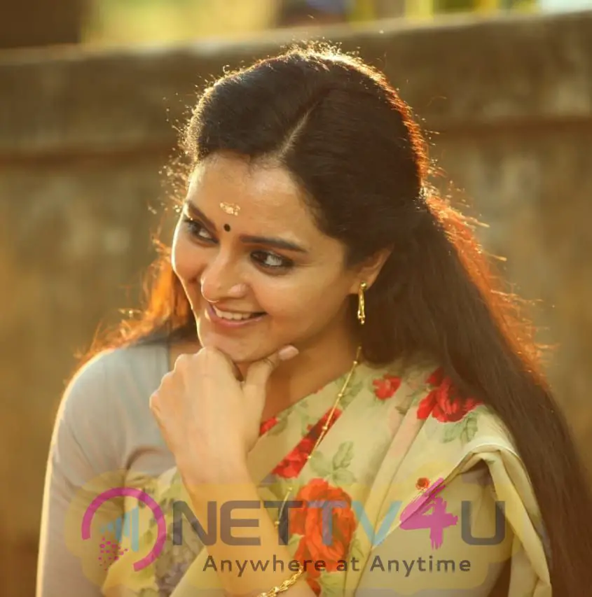 Actress Manju Warrier Charming Stills Malayalam Gallery