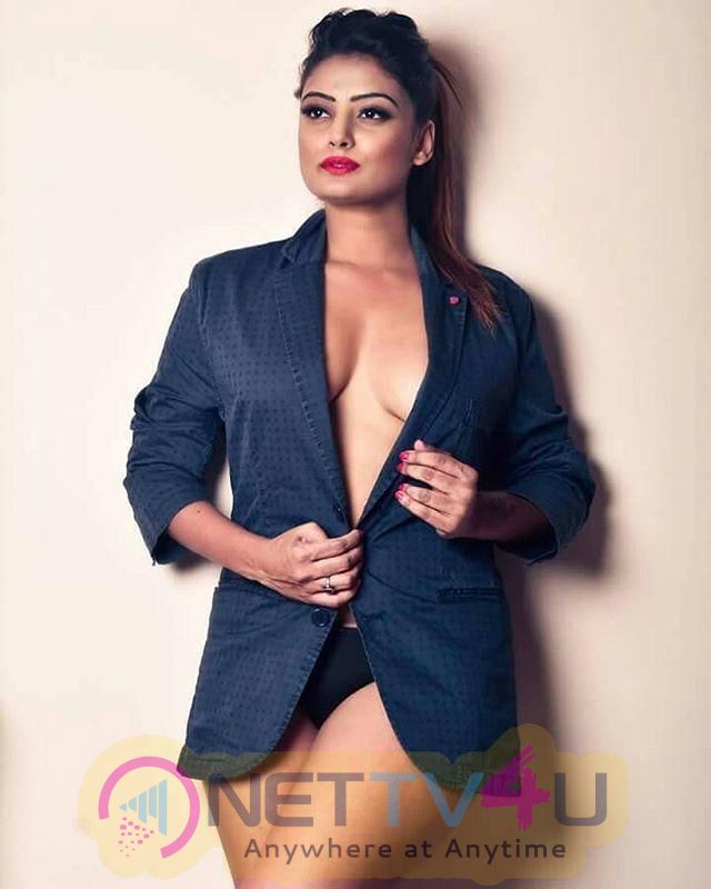 Model Twinkle Kapoor Hot & Sexy Pics  Hindi Gallery