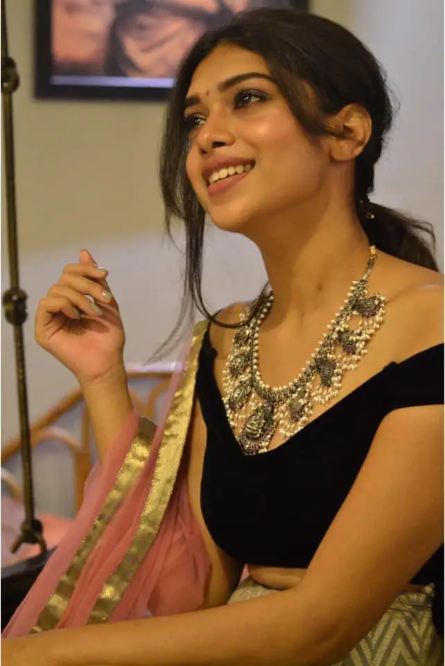 Actress Dushara Charming Stills Tamil Gallery