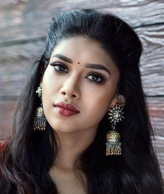 Tamil Movie Actress Dushara