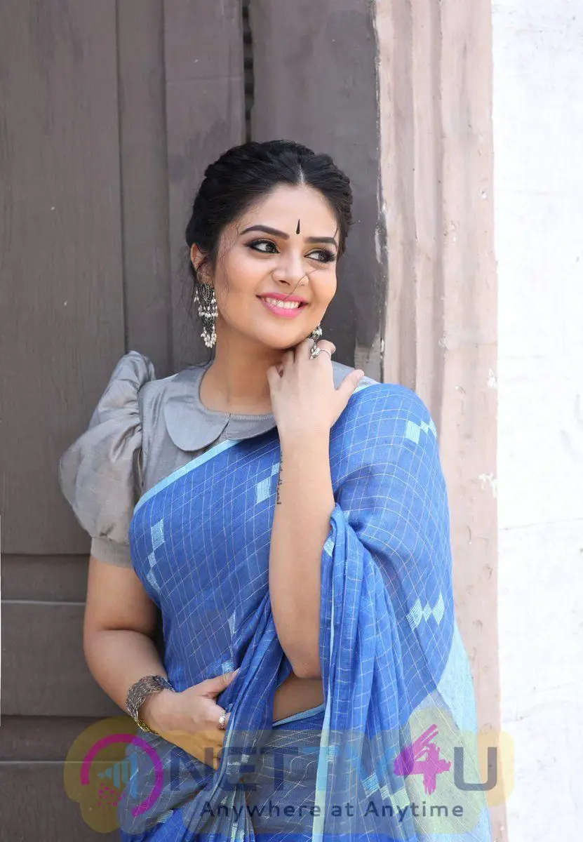 Actress Sreemukhi Lovely Images Telugu Gallery