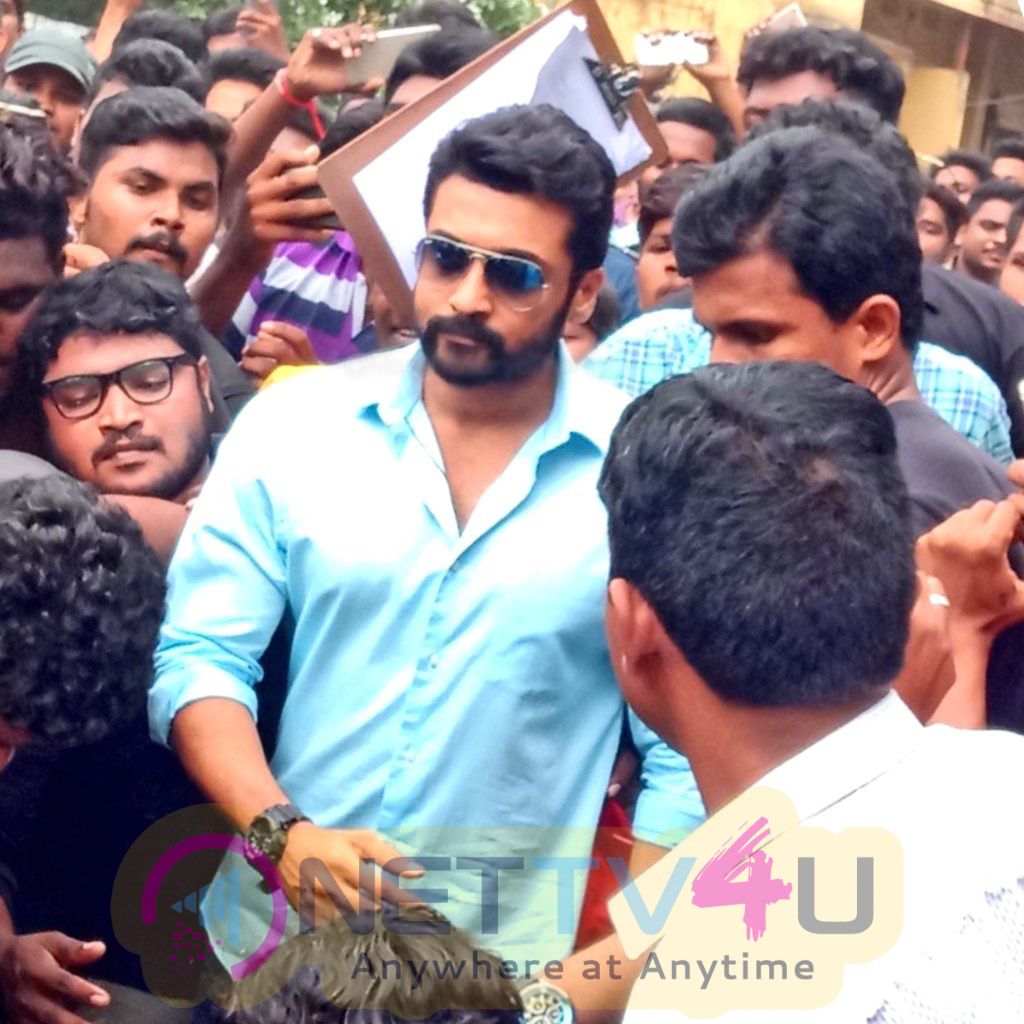 Actor Suriya Mobbed With 5000 Fans At NGK Shooting Spot Stills Tamil Gallery