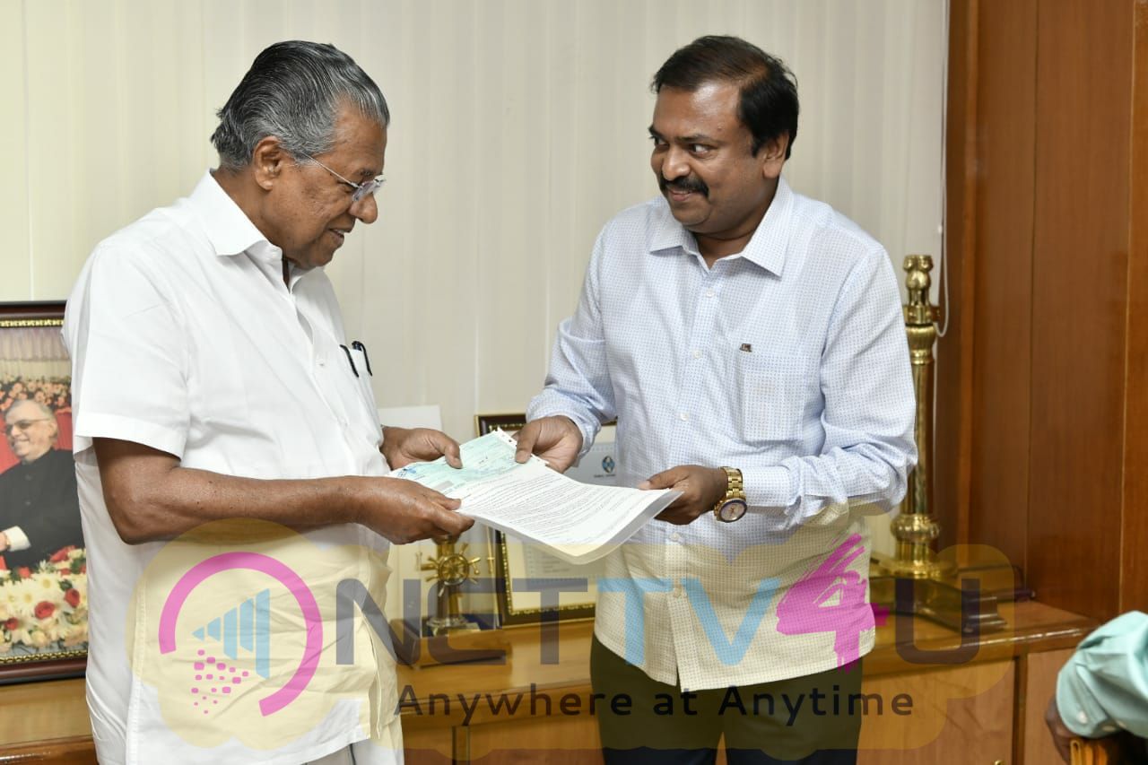 Producer SN Jayakumar Donates 10 Lakhs To Kerala Flood Pics Tamil Gallery