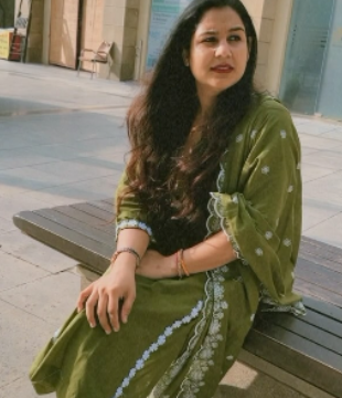 Hindi Fashion Designer Pooja Yadav