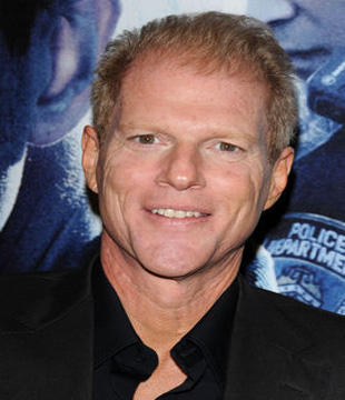 English Tv Actor Noah Emmerich