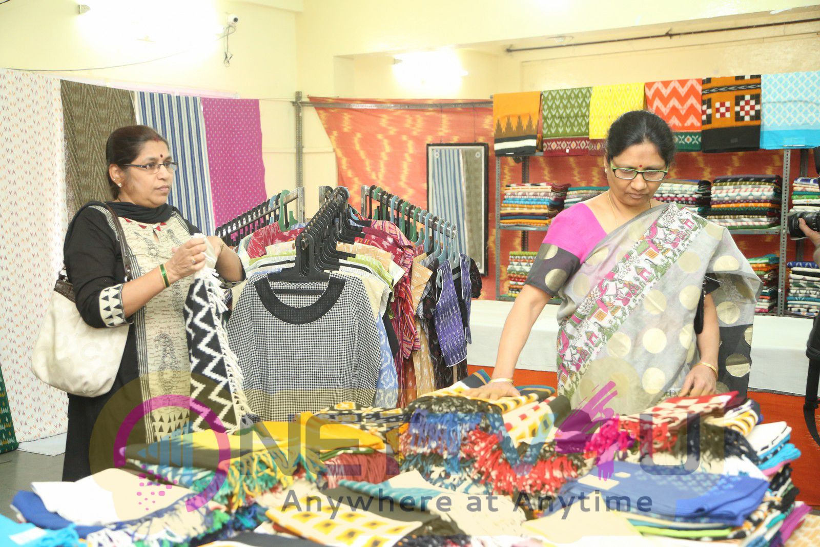 Deekshita Parvathi & Socilaite Sailaja Reddy Launch Pochampally Ikat Art Mela At Y.W.C.A Hall Telugu Gallery