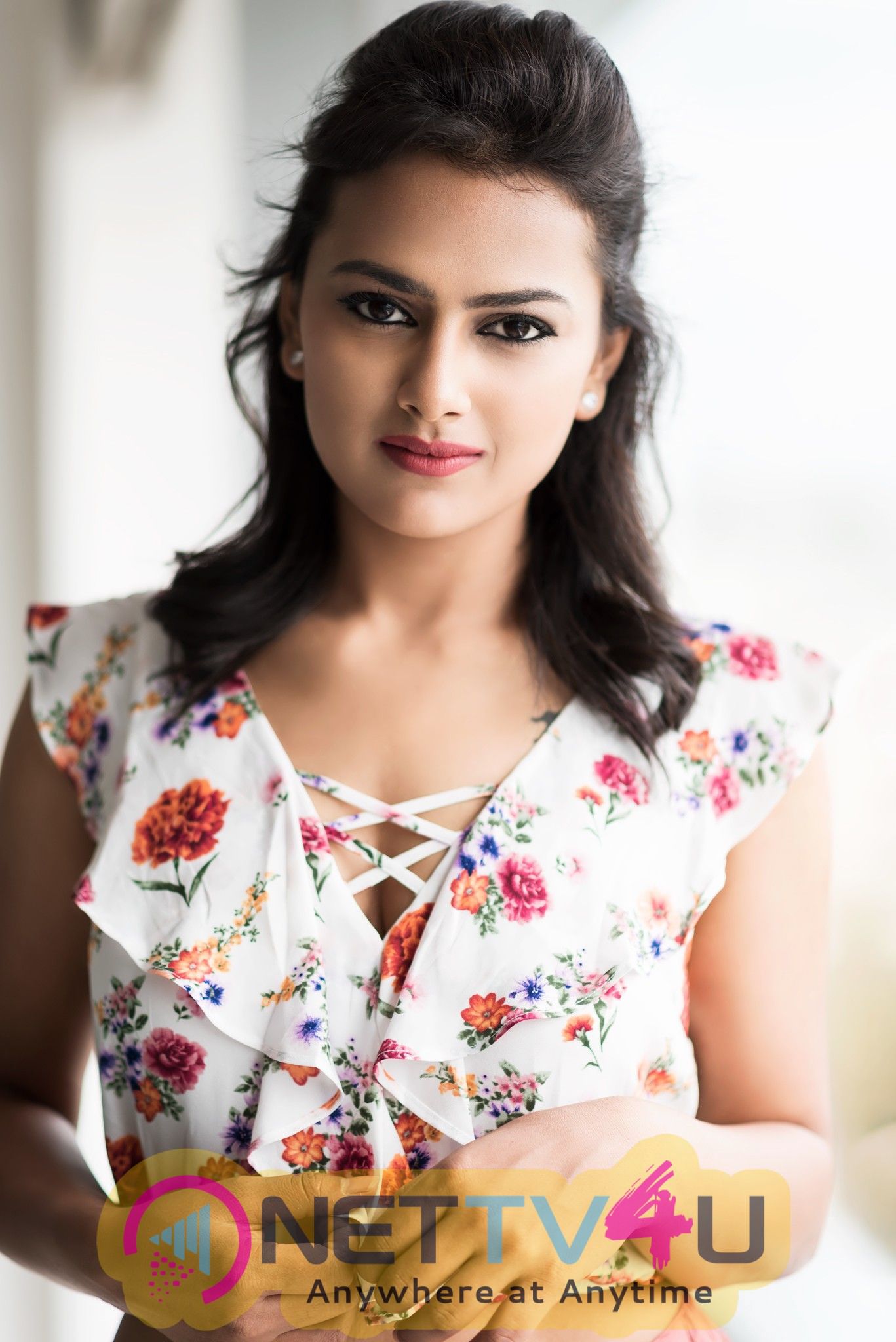 Actress Shraddha Srinath Cute Images Kannada Gallery